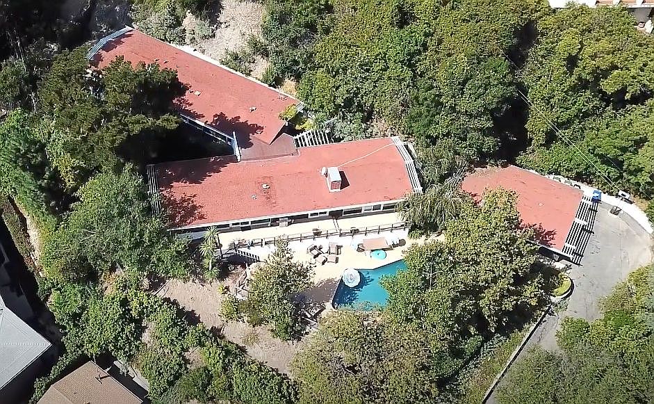 2nd image of 3825 Benedict Canyon Dr