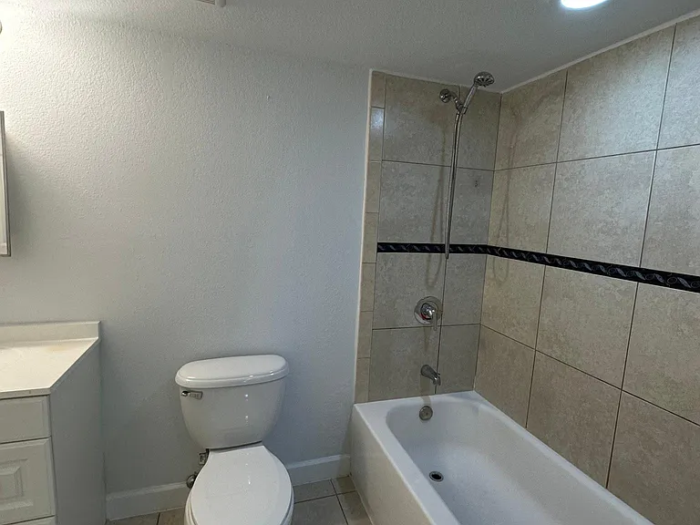 21050 SW 87th Ave #208 — Photo 7