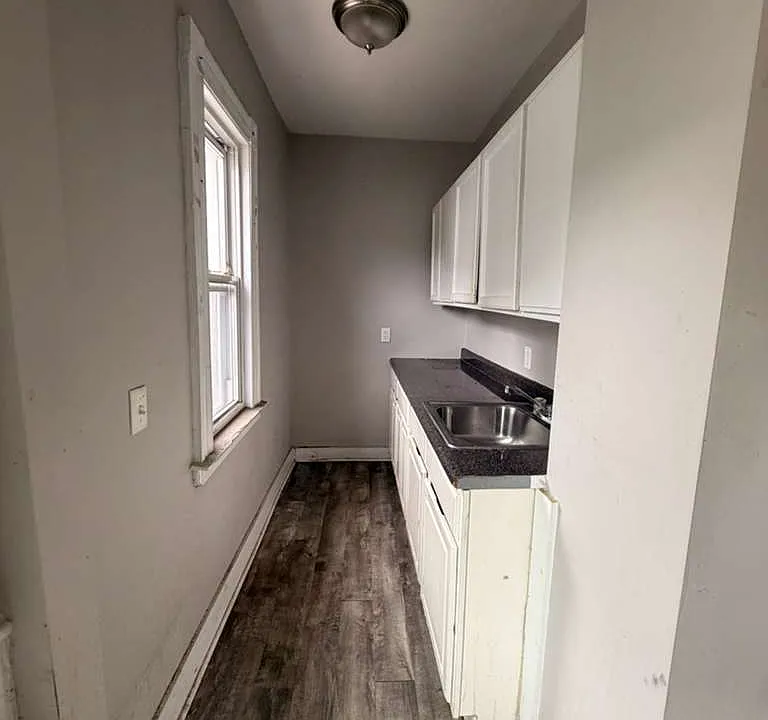 122 Shelton Ave #1B