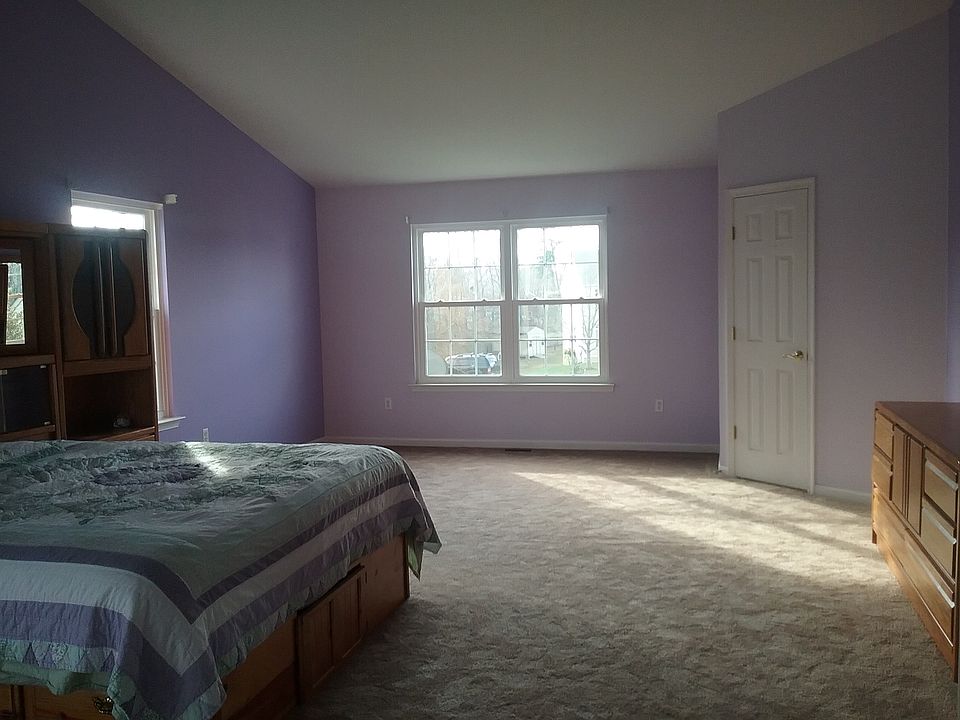 Master w/ Vaulted Ceilings