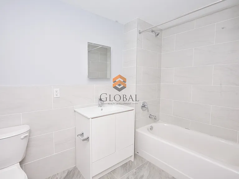 1985 Jerome Ave #2B — Photo 15