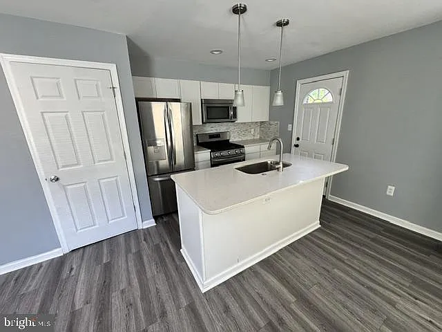 2 bed, 1.0 bath, 966 sqft, $2,000 — Photo 2