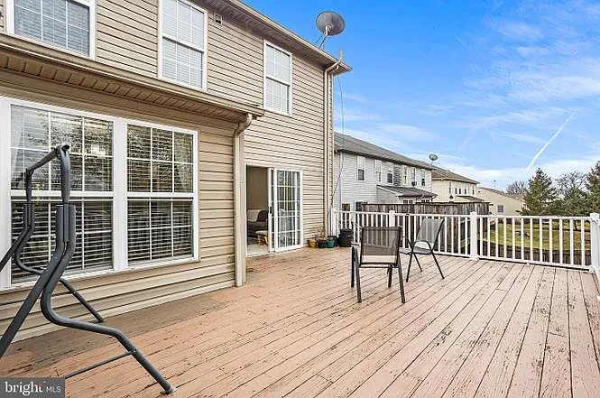 767 Hunter Dr — Photo 3