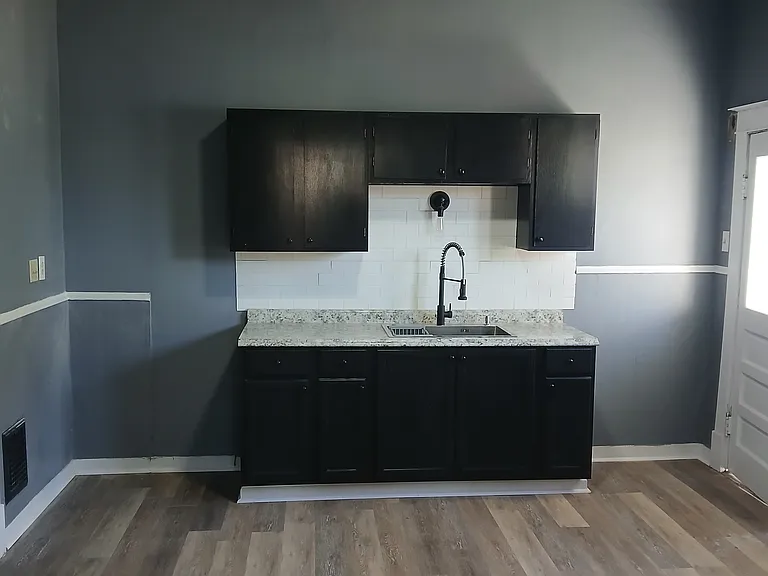 83 Franklin St #2 — Photo 1
