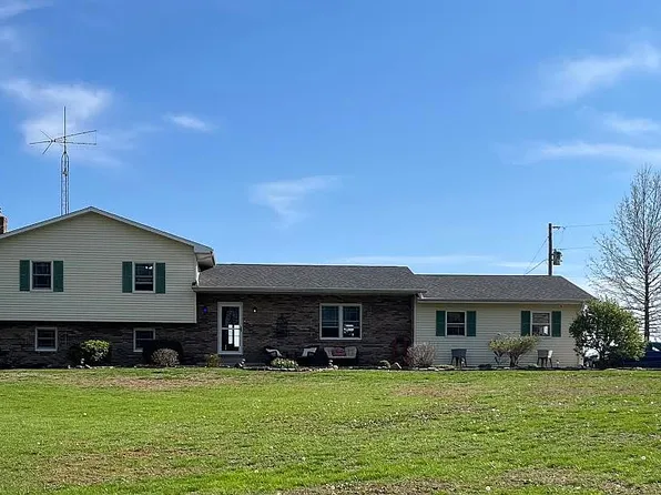 1710 Paradise Rd, Mattoon, IL 61938