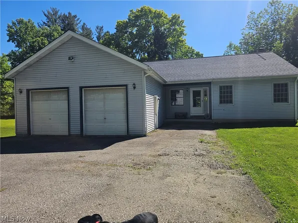 14816 Rock Creek Rd, Chardon, OH 44024