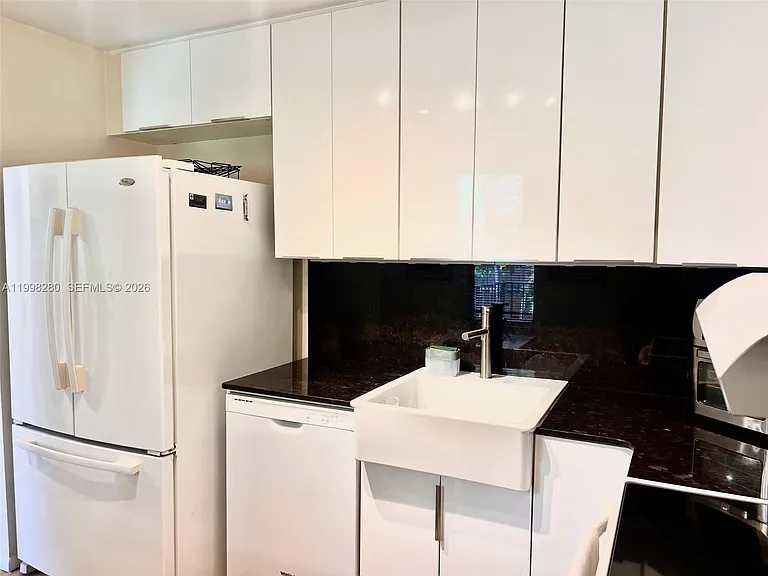 2841 Somerset Dr #215 — Photo 14