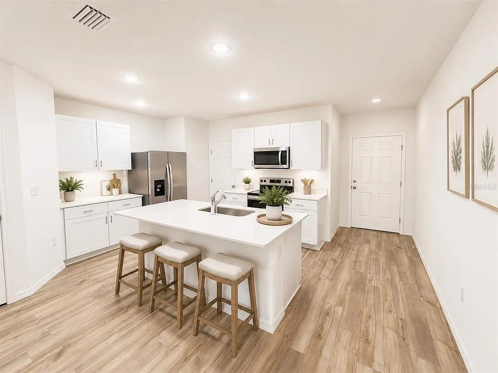 Building Photo - 3754 King Hill Dr