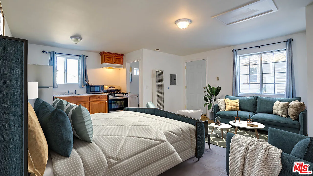 Studio, 1.0 bath, 400 sqft, $1,795 — Photo 2