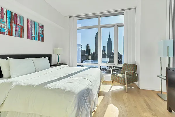 Rented by BARNES New York | media 24