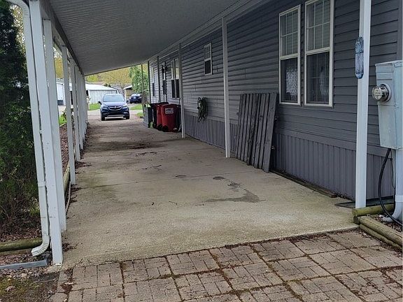3rd image of 148 Birchbark Dr
