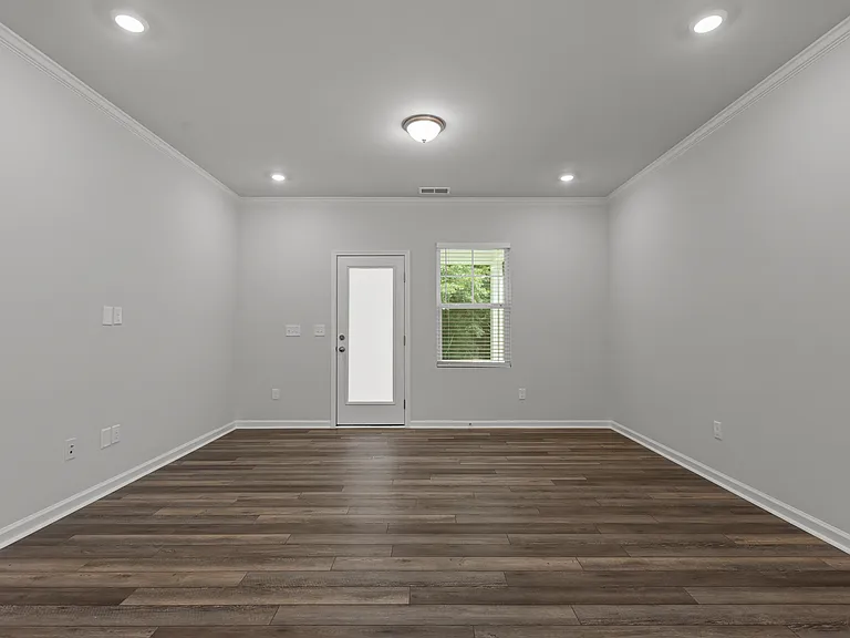 5860 Woodlawn Dr — Photo 15