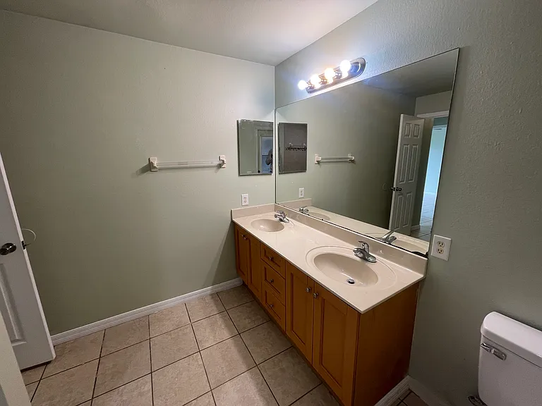 1637 NW 6th Pl — Photo 22