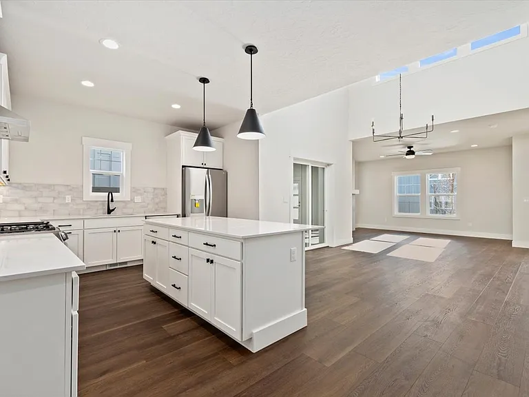 1688 E Cutgrass Ln — Photo 16