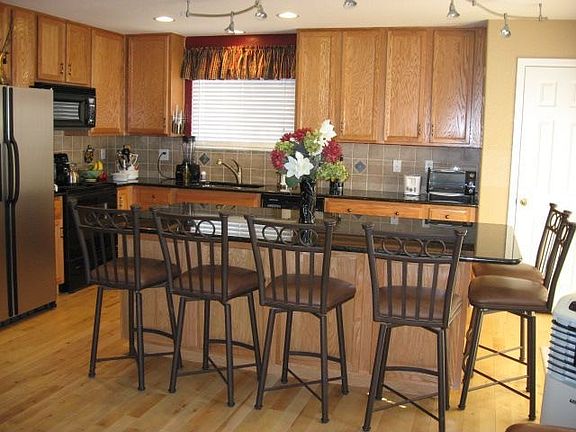 XL granite island seats 6!!