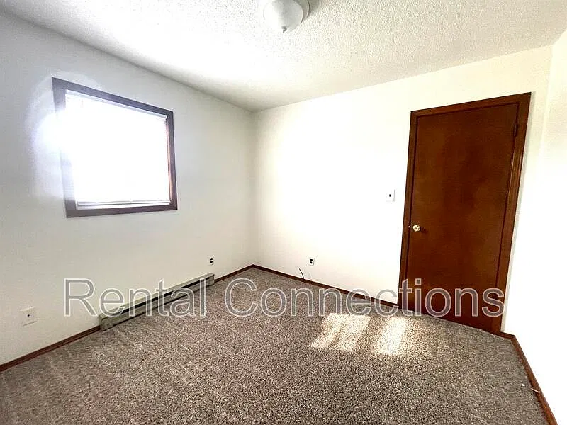 2 bed, 1.0 bath, $800 — Photo 4