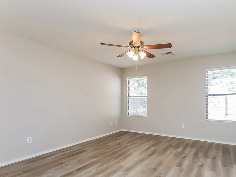 1006 S Clancy Cir — Photo 11