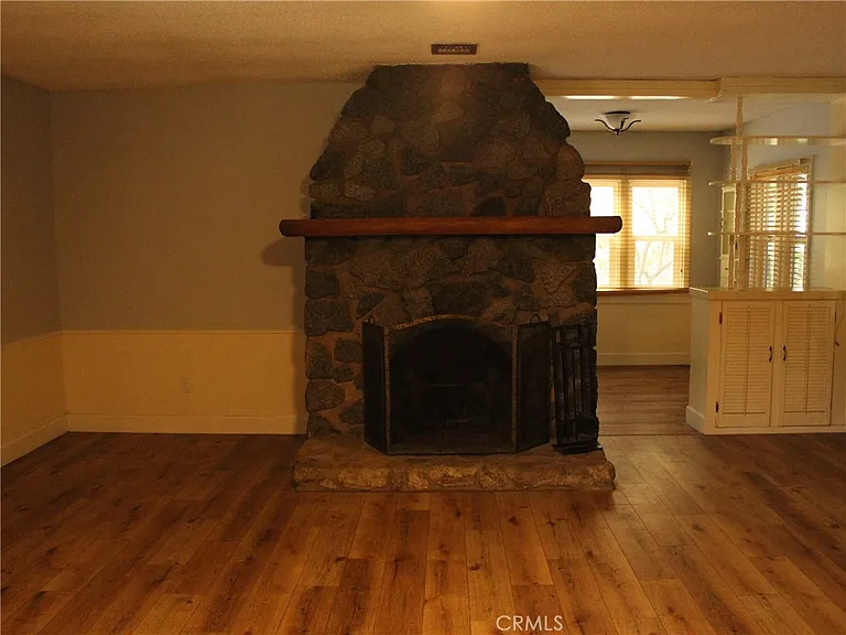705 Brookside Ln — Photo 3