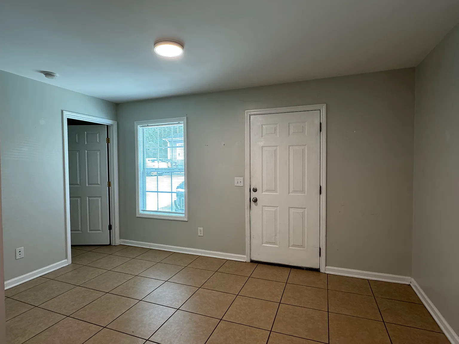 1 bed, 375 sqft, $875 — Photo 4
