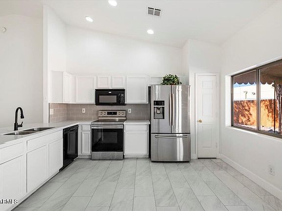 3rd image of 2642 E Sunland Avenue