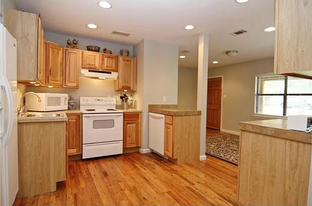2107 Saratoga Dr — Photo 4
