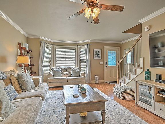 5th image of 218 Cedar Creek Rd APT 2