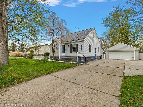 4th image of 21301 Saint Gertrude St