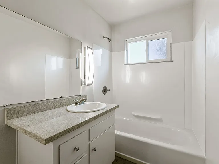 Marina Haven Apartments — Photo 25