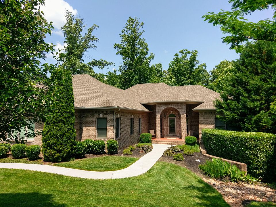 1st image of 610 Fox Dale Ln