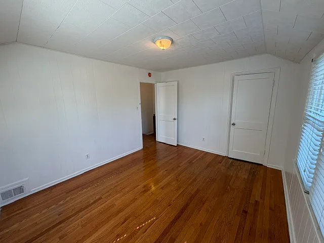 639 Emerson St NE — Photo 26