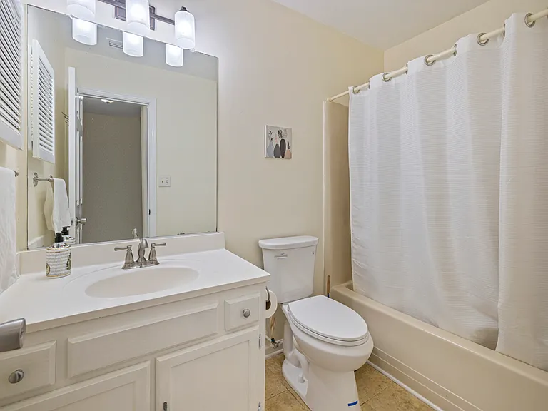 5632 Campus Dr — Photo 16