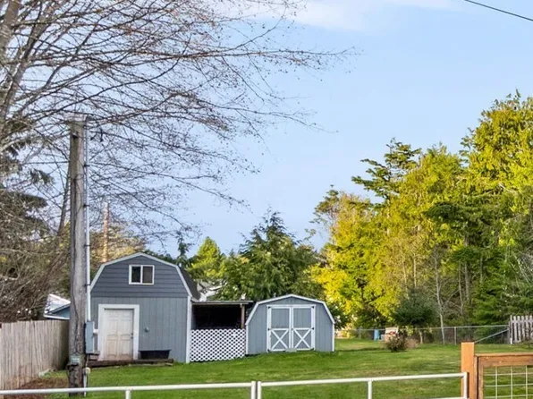 35 Paradise Lane, Pacific Beach, WA 98571