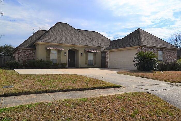 1st image of 4270 Honeysuckle Dr