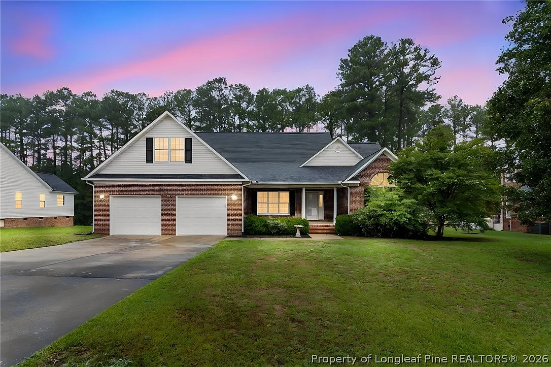 3 bed, 2.0 bath, 2285 sqft, $1,950 — Photo 1