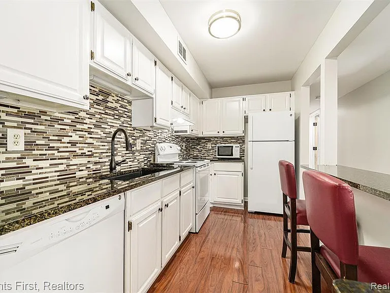 164 Pinewood Dr — Photo 6