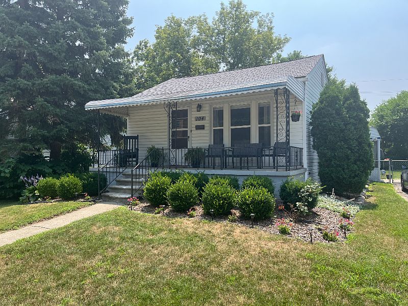 1st image of 104 Lincoln Ave