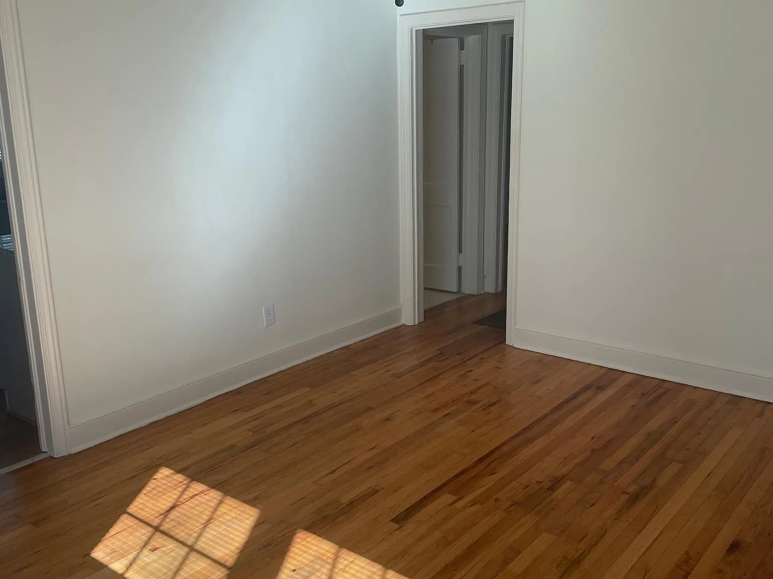 2 bed, 950 sqft, $1,100 — Photo 2