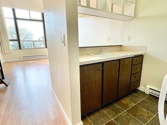 4th image of 312 Harvard Ave E APT 201
