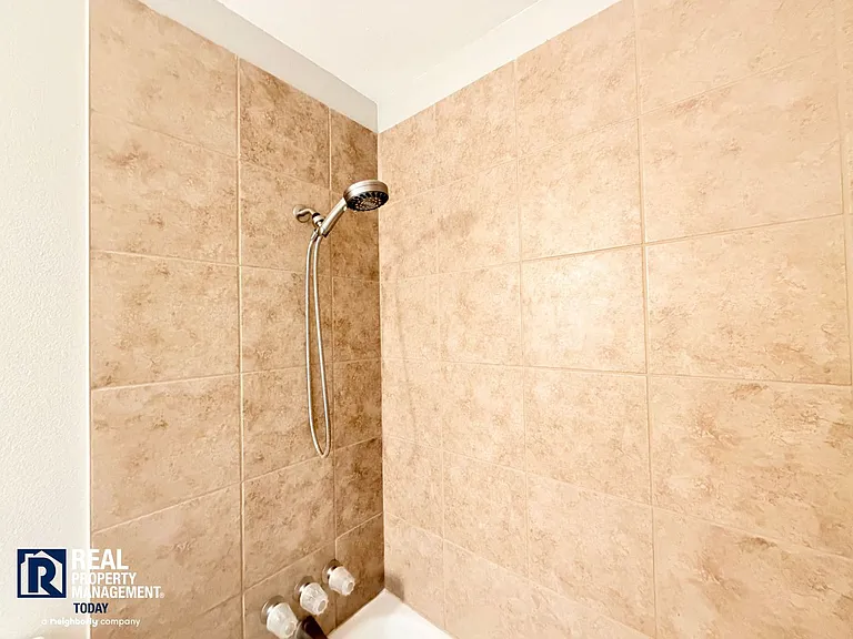 6415 Steilacoom Blvd SW Tacoma — Photo 15