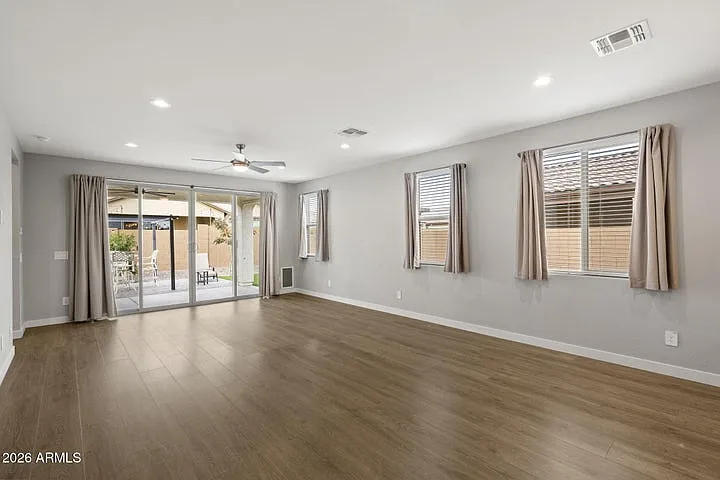 10768 W Kinderman Dr — Photo 14