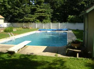 8 Mere Ln, Kennebunk, ME 04043