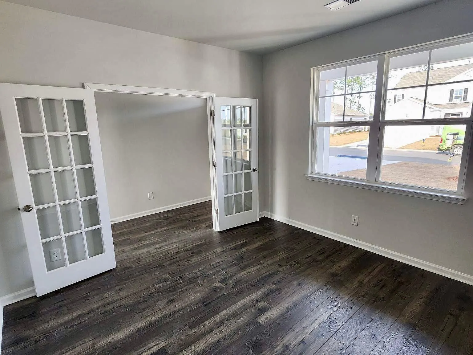 4 bed, 2.5 bath, 2340 sqft, $2,400 — Photo 4