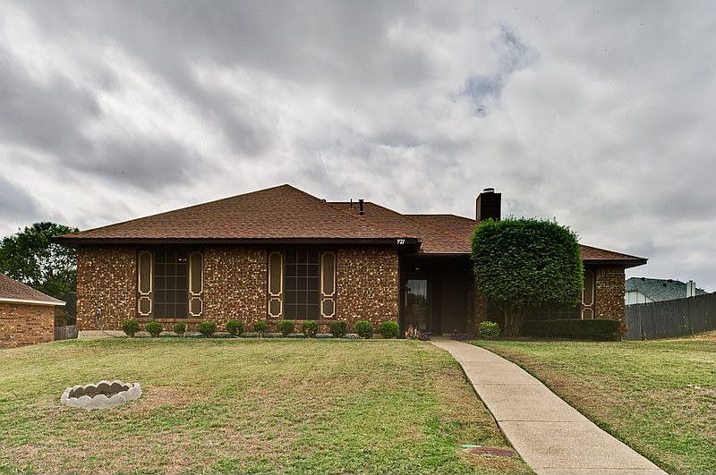 1st image of 921 Knollwood Dr