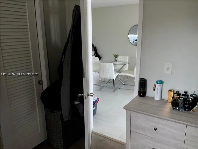 510 SE 9th St #5 — Photo 11