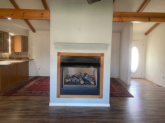 Fireplace: View on each side