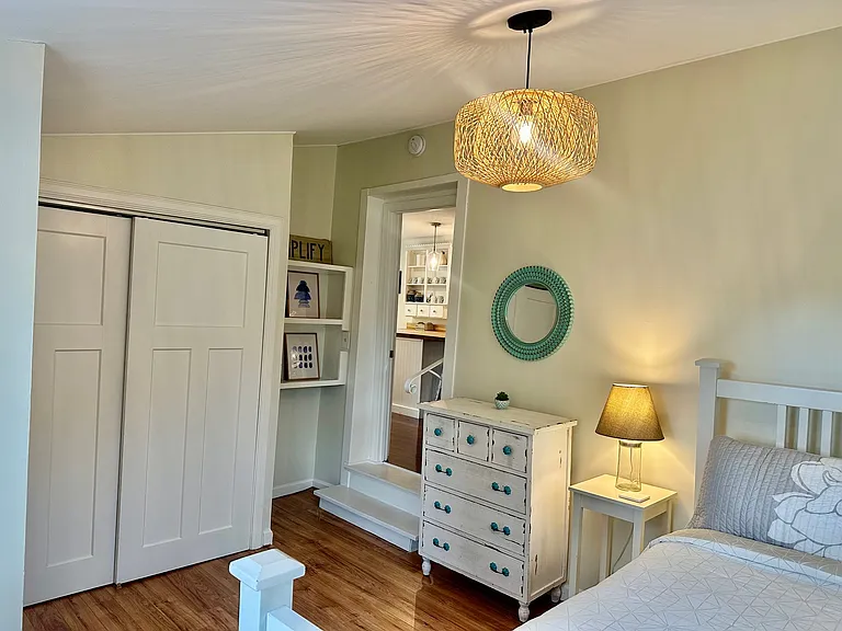 Queen sized bed with one stair into bedroom