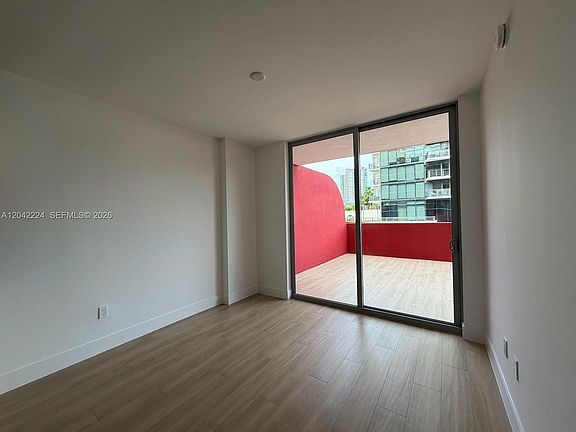 4th image of 90 NE 32nd St #606