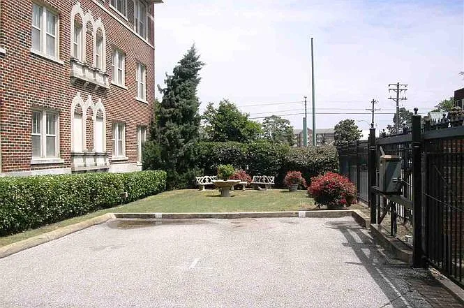 2 bed, 2.5 bath, 1240 sqft, $1,800 — Photo 3