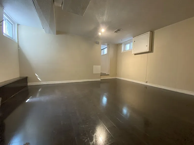 76 Eastwood Rd #X — Photo 47