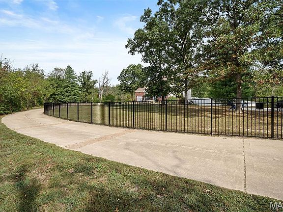 4th image of 738 Huntington Woods Dr